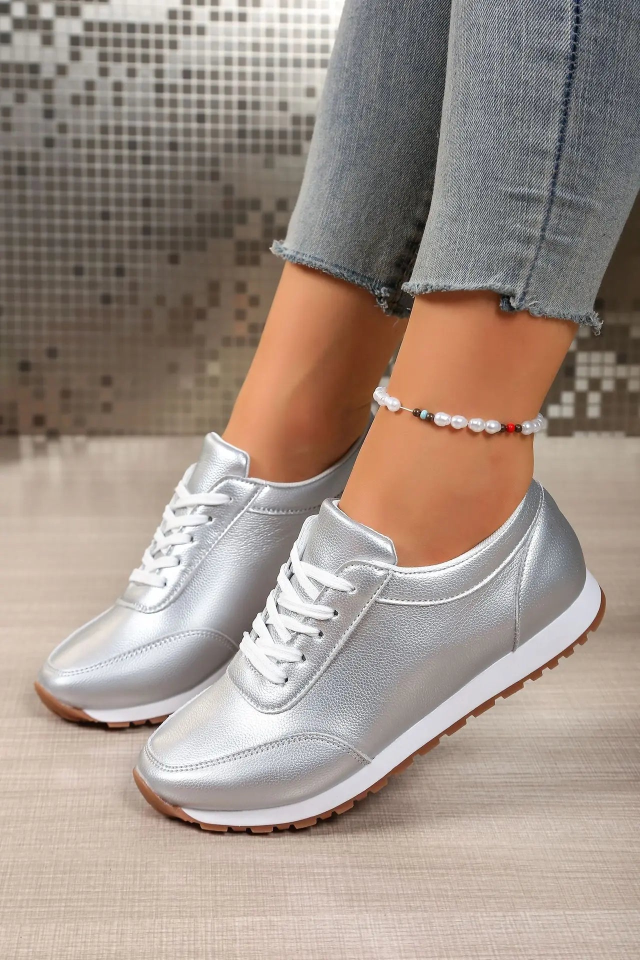 Modische niedrige Freizeitsportschuhe für Damen, Herbst 2025, vielseitig, bequem, rutschfest, mit Keilabsatz, vulkanisierte Sneaker